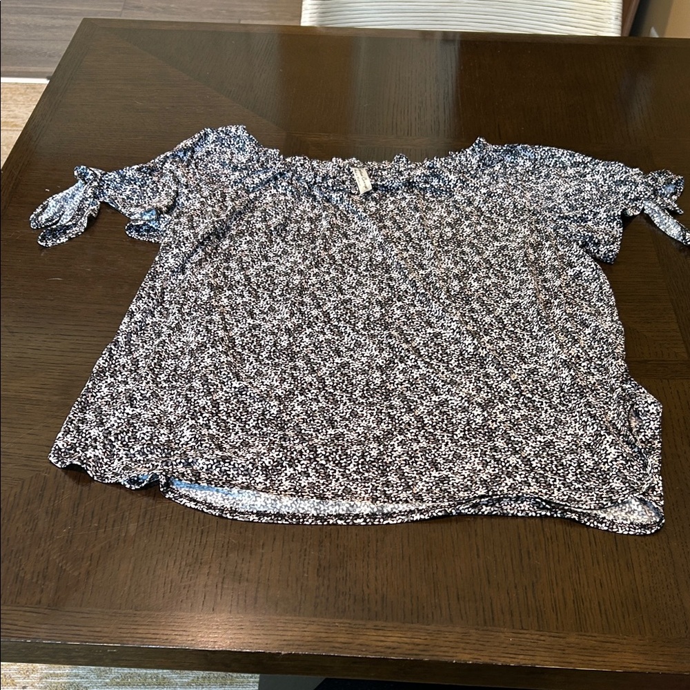 PerSeption Concept Navy and White Off-Shoulder Floral Print Top